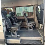Minibus, intérieur vu de la porte latérale