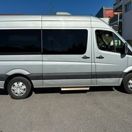 Minibus Volkswagen, vue de côté