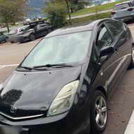 Toyota noire, vue avant
