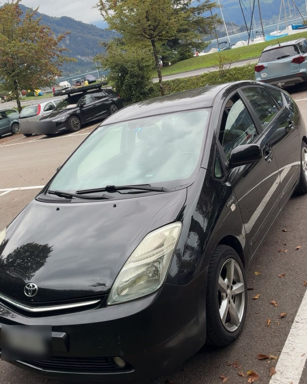Toyota noire, vue avant